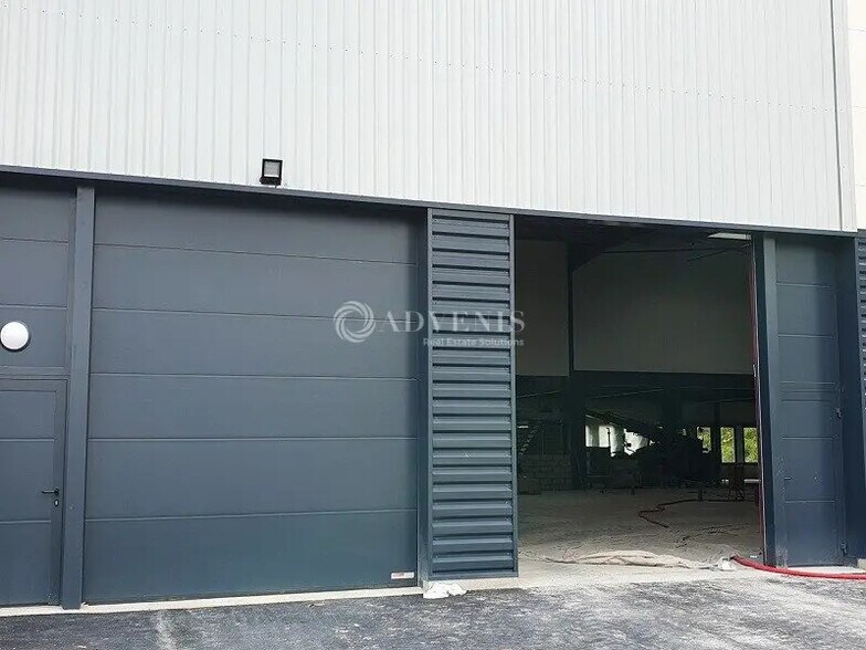 Flex dans Neuville-sur-Oise à louer - Photo du bâtiment - Image 3 de 6