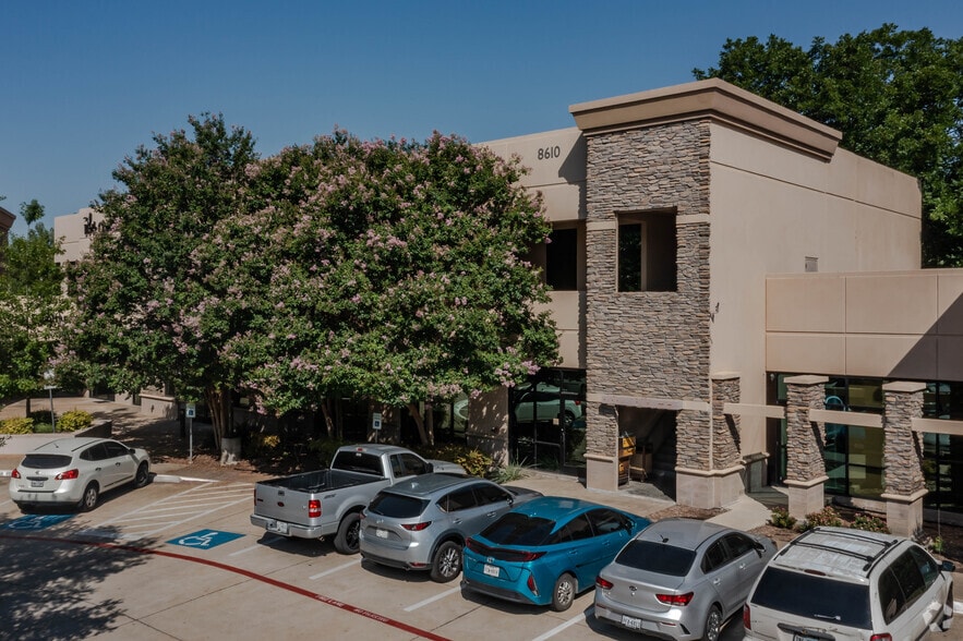 8610 Greenville Ave, Dallas, TX for sale - Building Photo - Image 3 of 4