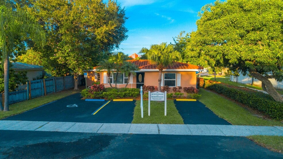 18 NE 2nd Ave, Dania Beach, FL for sale - Building Photo - Image 1 of 35