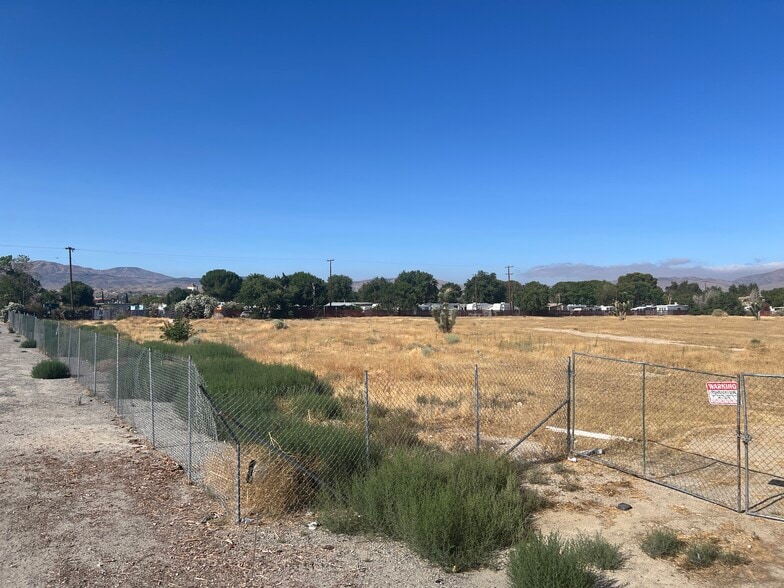 47th Ste VIC Ave #R11, Palmdale, CA à vendre - Photo principale - Image 1 de 7