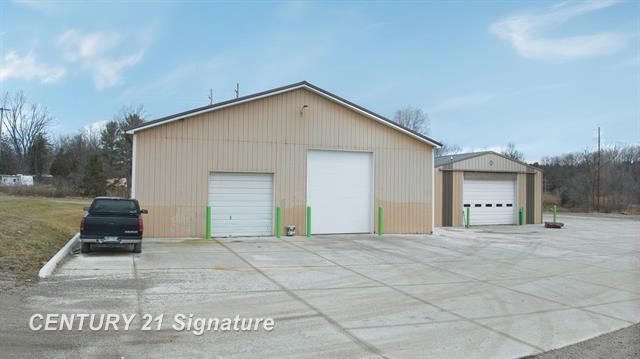 210 Industrial Dr, Flushing, MI à vendre - Photo du bâtiment - Image 1 de 20