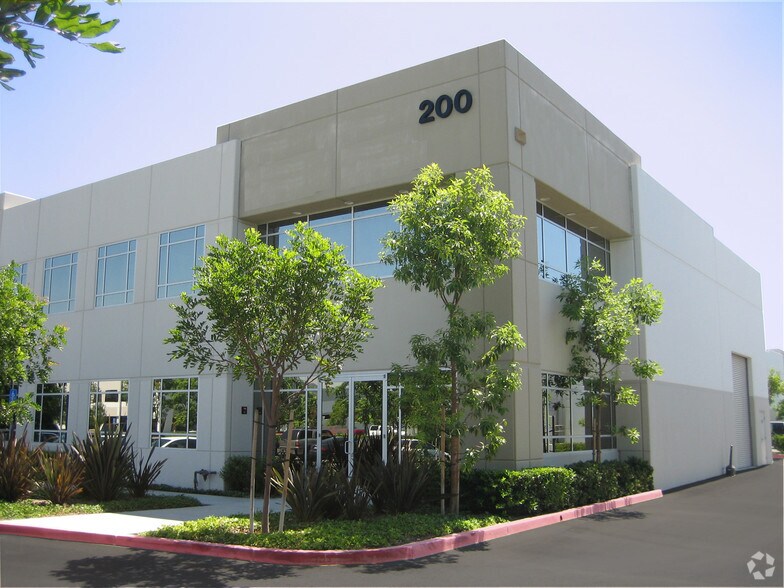 200 Goddard, Irvine, CA à vendre - Photo du bâtiment - Image 1 de 17