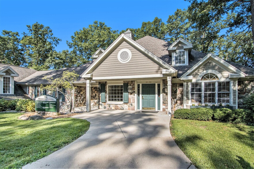 7950 Moorsbridge Rd, Portage, MI for lease - Building Photo - Image 2 of 16