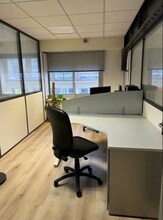 Office in Lyon for lease Interior Photo- Image 2 of 9