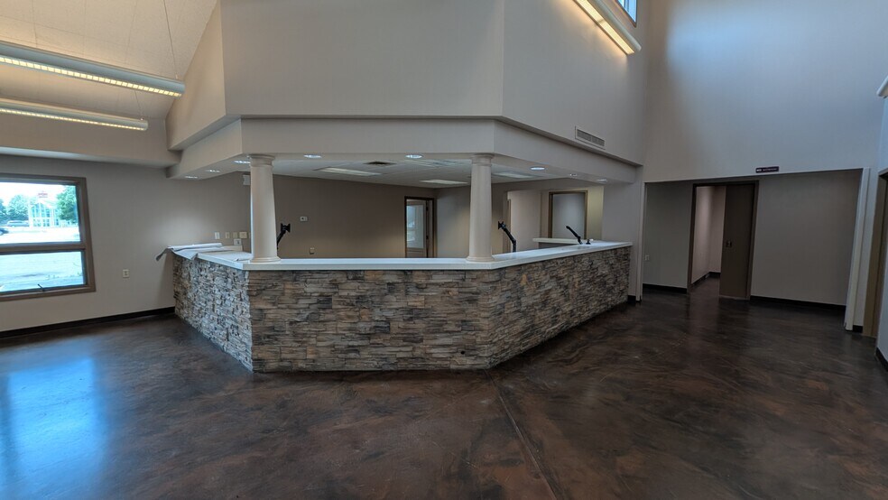 12555 SR 23 SR 23, Granger, IN à vendre - Photo intérieure - Image 3 de 22