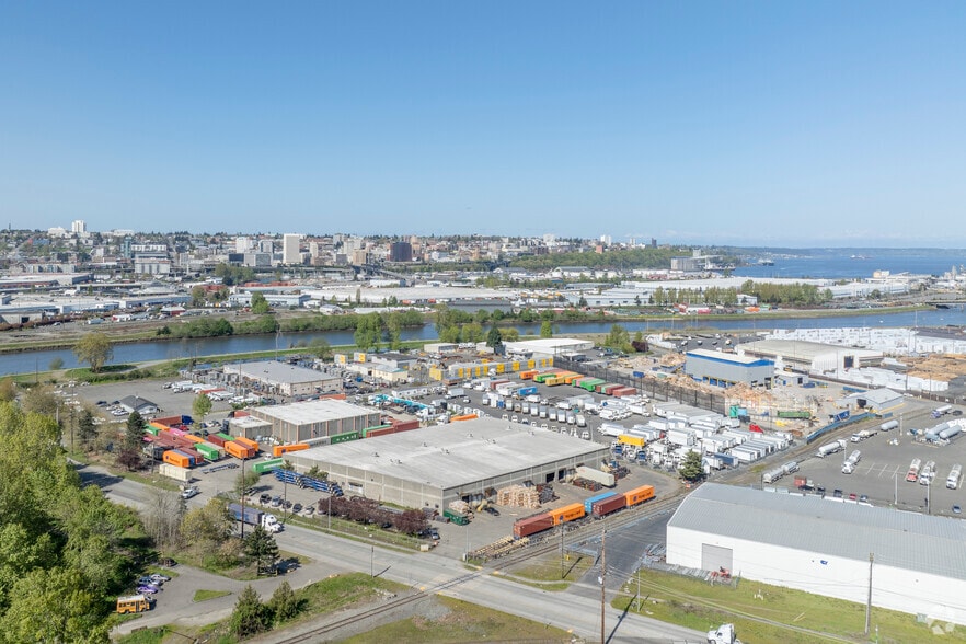 Port-Linc Logistics portfolio of 2 properties for sale on LoopNet.ca - Primary Photo - Image 2 of 2