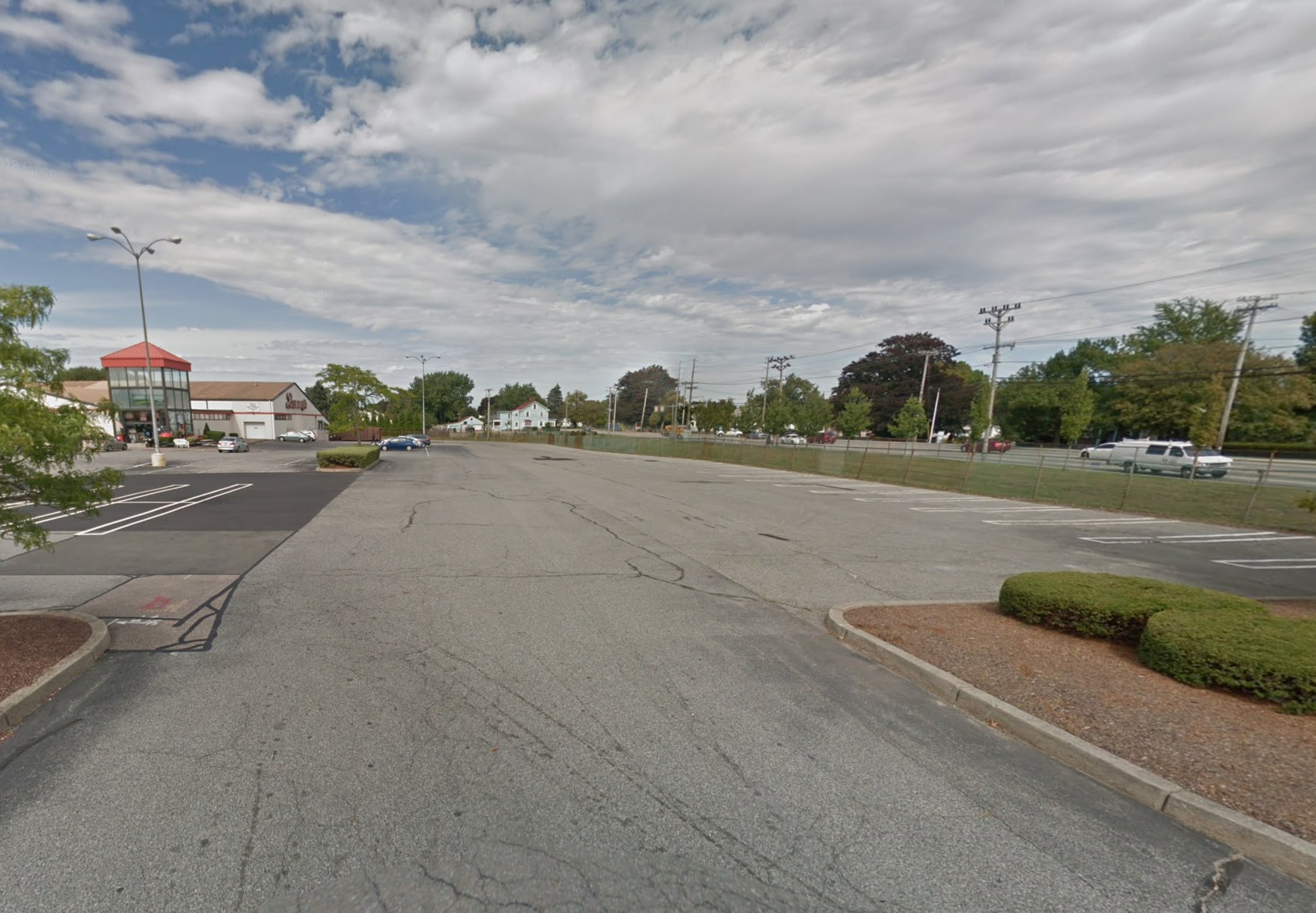 1400 W Main Rd, Middletown, RI for lease Building Photo- Image 1 of 3