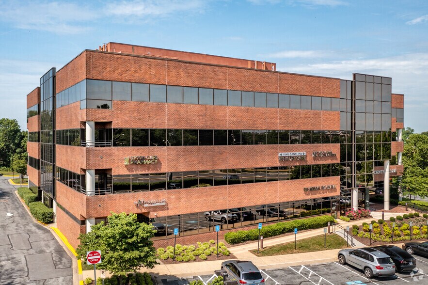 12800 Middlebrook Rd, Germantown, MD à vendre - Photo du bâtiment - Image 1 de 18