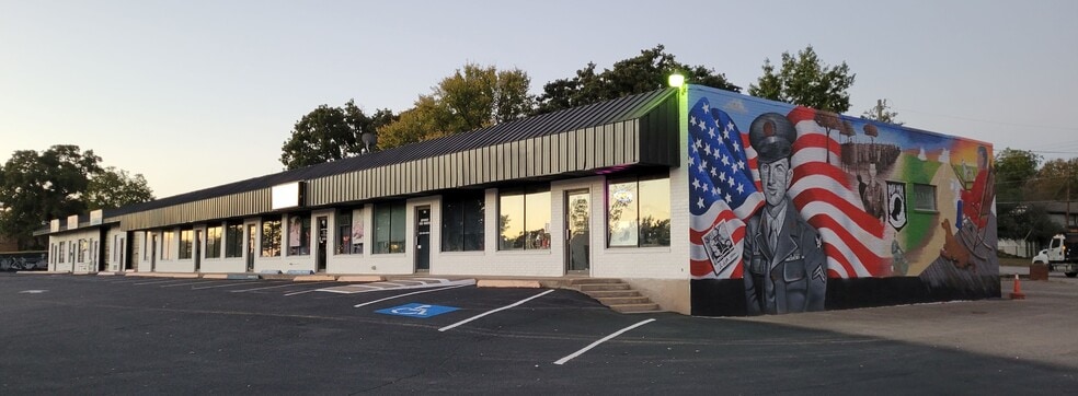 202 Santa Fe Dr, Weatherford, TX for lease - Building Photo - Image 1 of 21