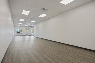 27W181-27W239 Geneva Rd, Winfield, IL à louer Photo intérieure- Image 2 de 4