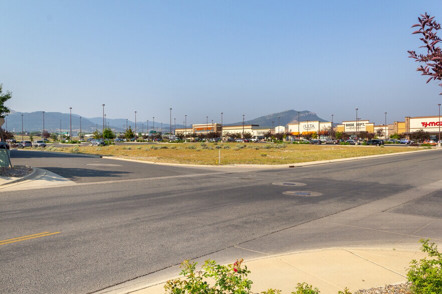 2015 Cromwell Dixon Ln, Helena, MT à vendre - Photo du bâtiment - Image 2 de 6