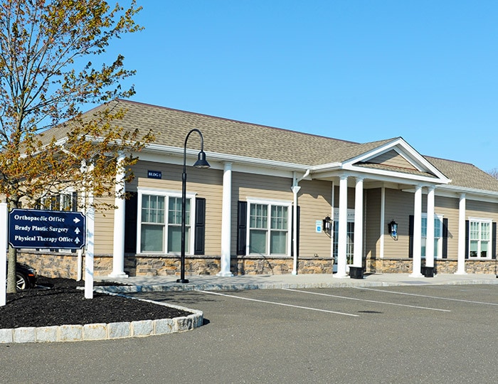 Fractional Shares of Medical Offices portefeuille de 2 propriétés à vendre sur LoopNet.ca Photo du bâtiment- Image 1 de 2
