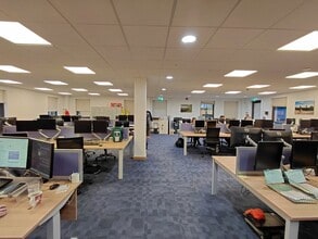 8 Station Road East, Oxted for lease Interior Photo- Image 2 of 8