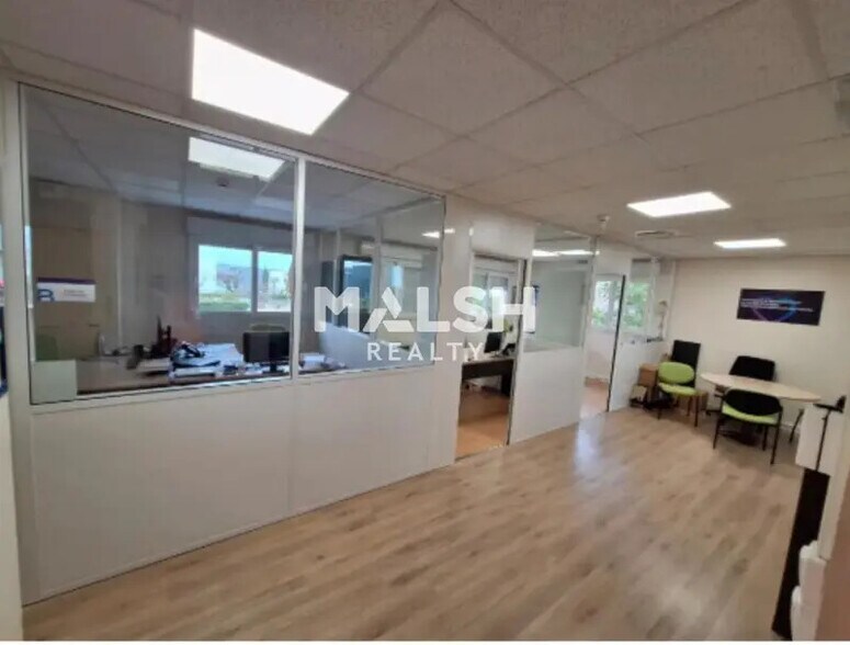 Office in Chassieu for lease - Interior Photo - Image 1 of 5