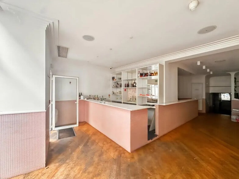 Retail in Paris for lease - Building Photo - Image 2 of 6