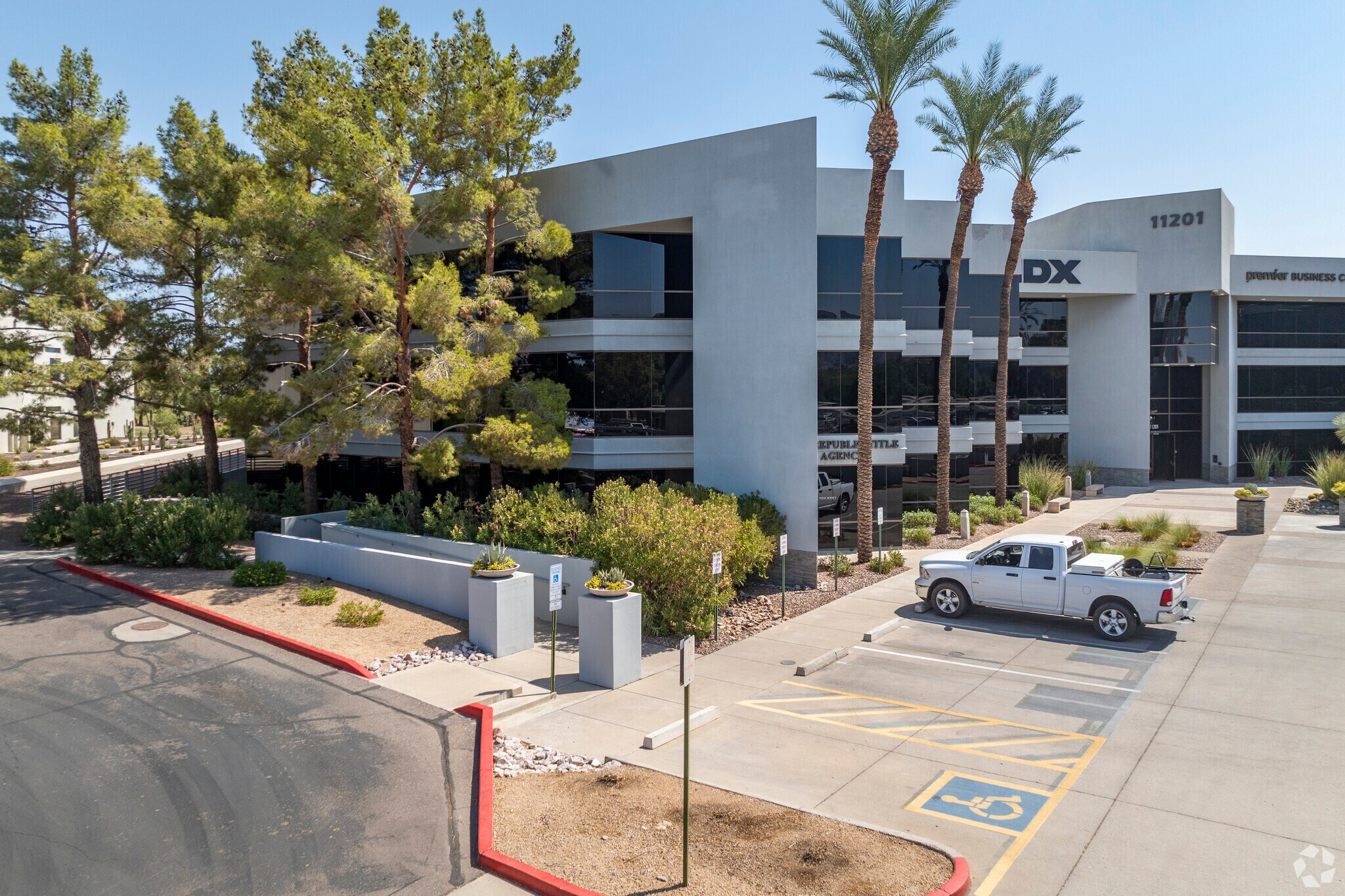 11201 N Tatum Blvd, Phoenix, AZ à louer Photo du bâtiment- Image 1 de 6