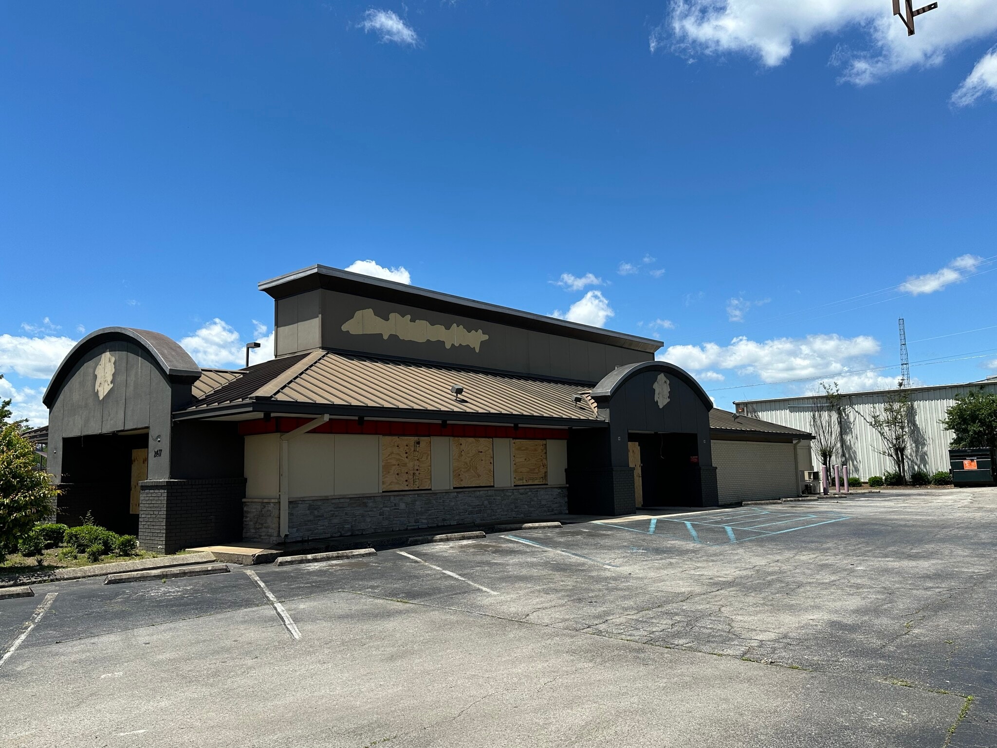 2417 N Memorial Pky, Huntsville, AL for lease Building Photo- Image 1 of 5