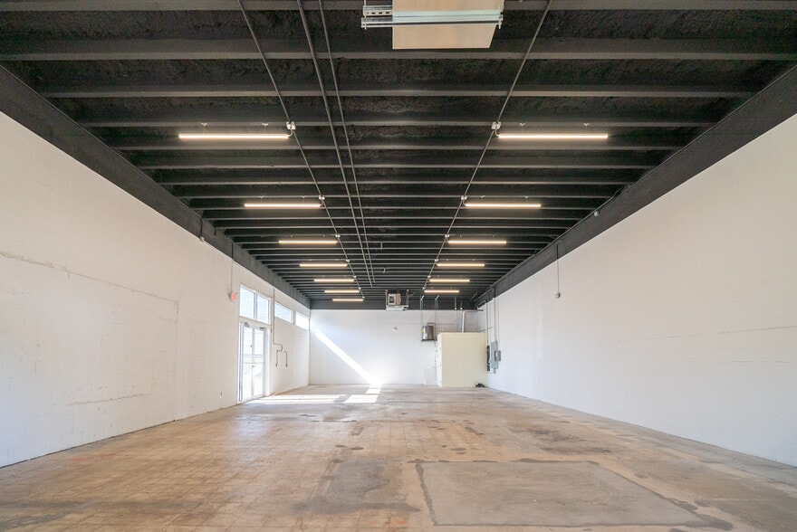 6212 NE 4th Ct, Miami, FL for lease - Interior Photo - Image 3 of 10