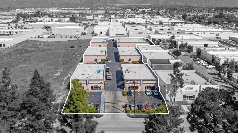 1685 Arrow Rt, Upland, CA à vendre - Photo du bâtiment - Image 3 de 14