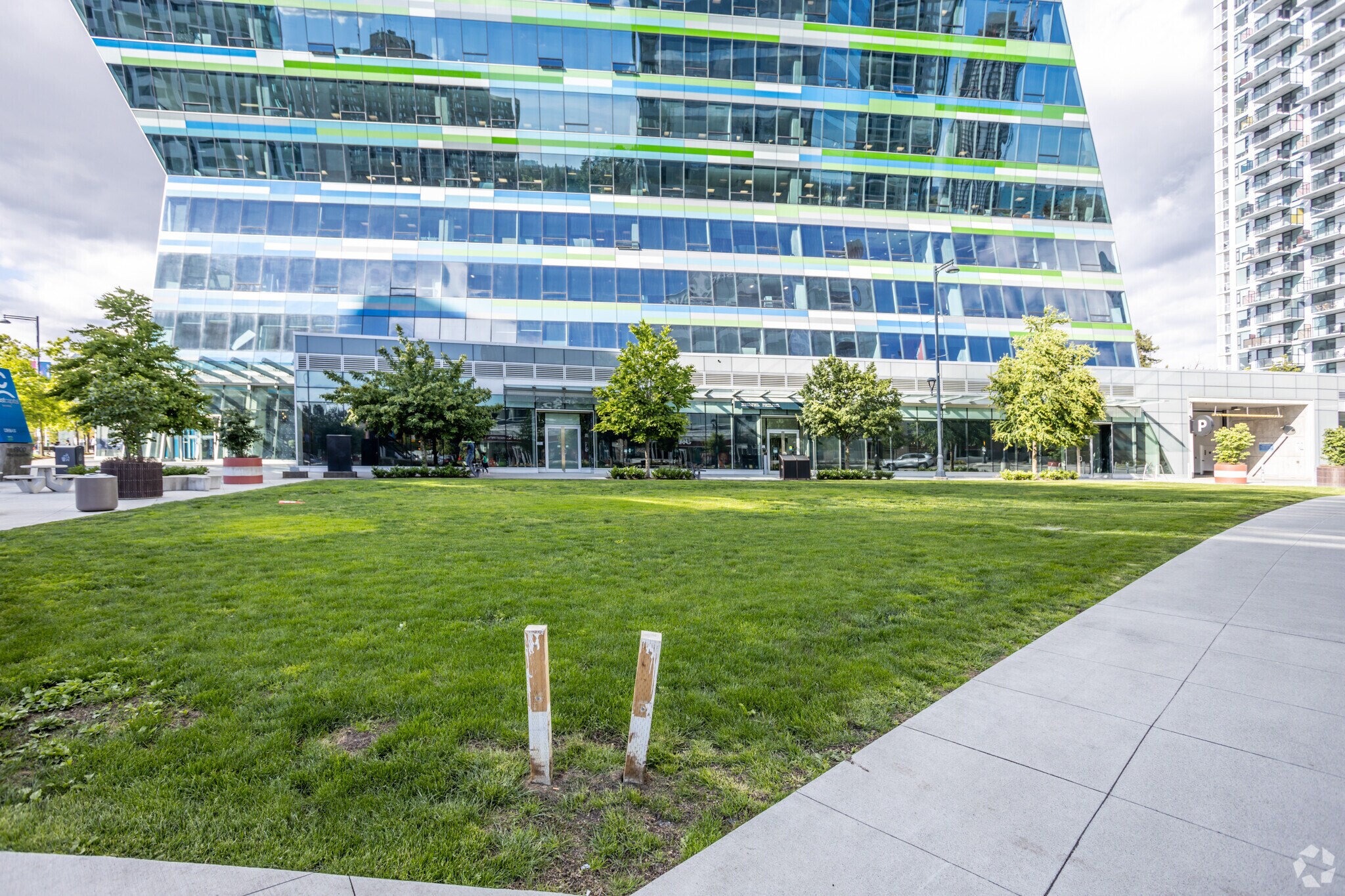 9854 King George Blvd, Surrey, BC à vendre Photo principale- Image 1 de 1