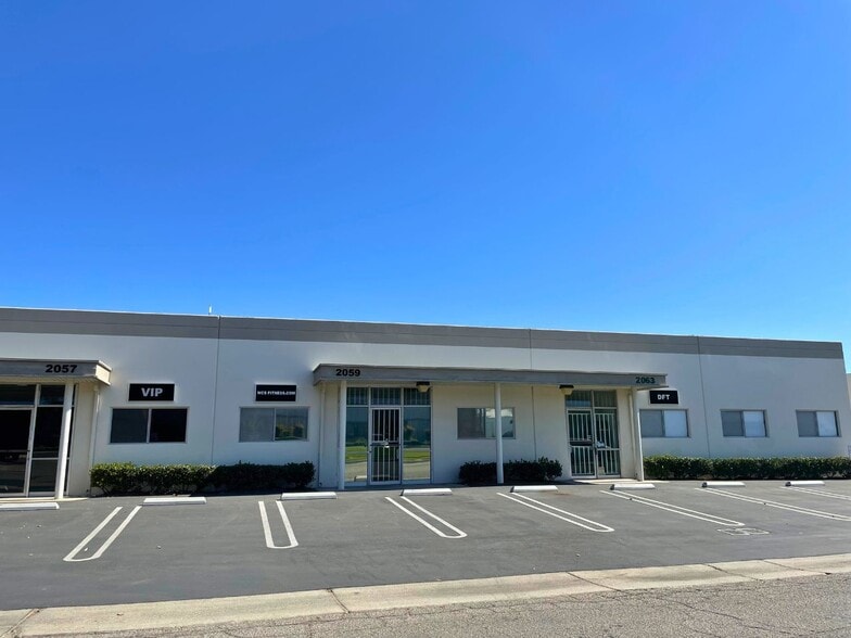 2021-2041 S Lyon St, Santa Ana, CA for lease - Building Photo - Image 2 of 7