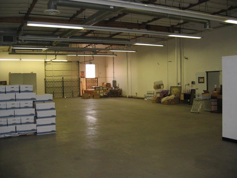 20938 Osborne St, Canoga Park, CA for sale - Building Photo - Image 2 of 25