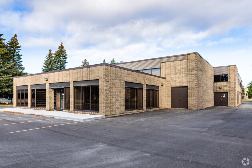 155 Terence Matthews Cres, Ottawa, ON à louer - Photo du bâtiment - Image 3 de 23