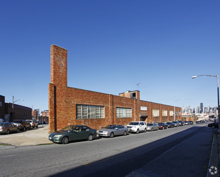 34-24 Hunters Point Ave, Long Island City, NY à vendre - Photo principale - Image 1 de 1