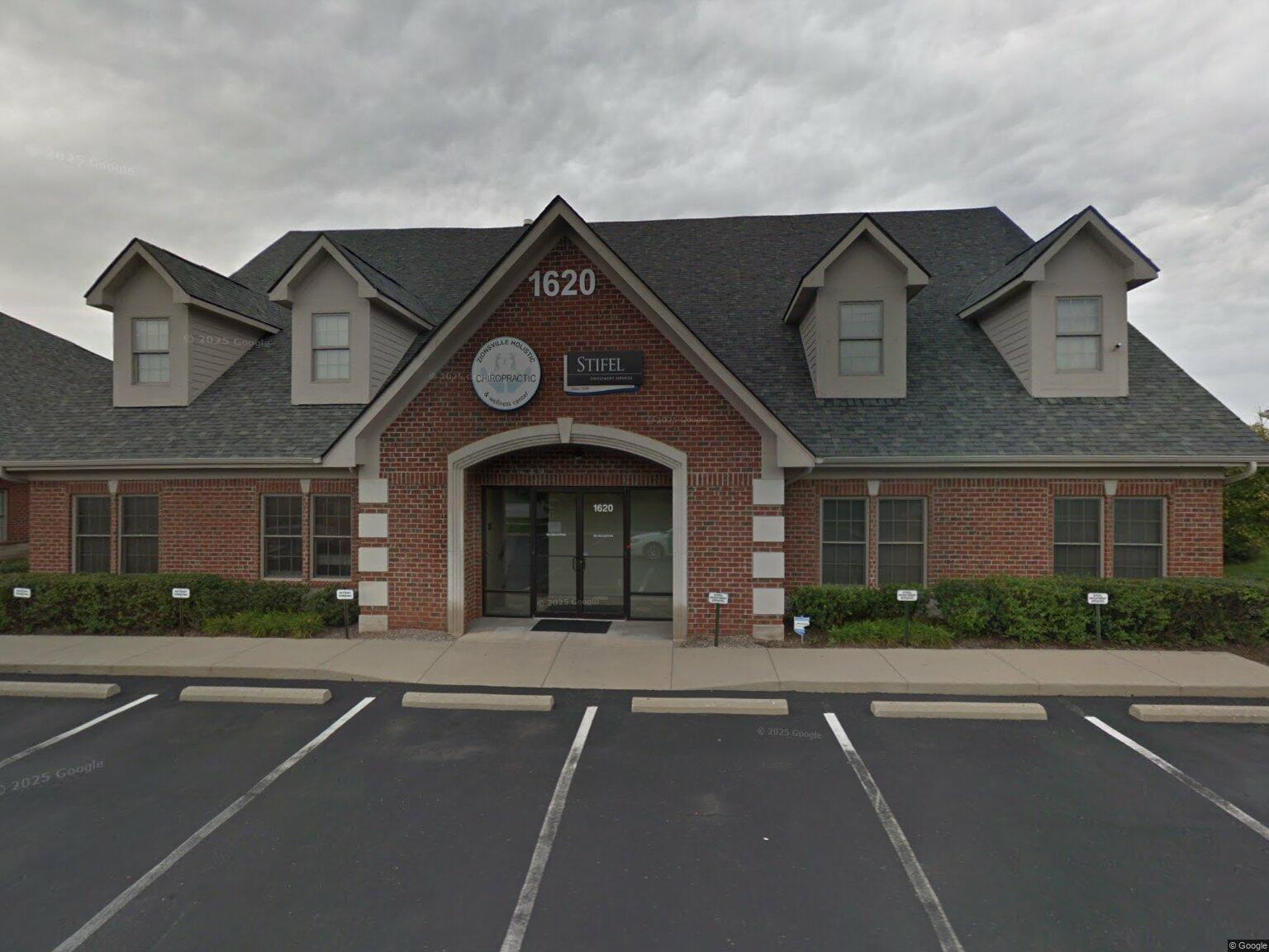 1620 W Oak St, Zionsville, IN for lease Primary Photo- Image 1 of 27