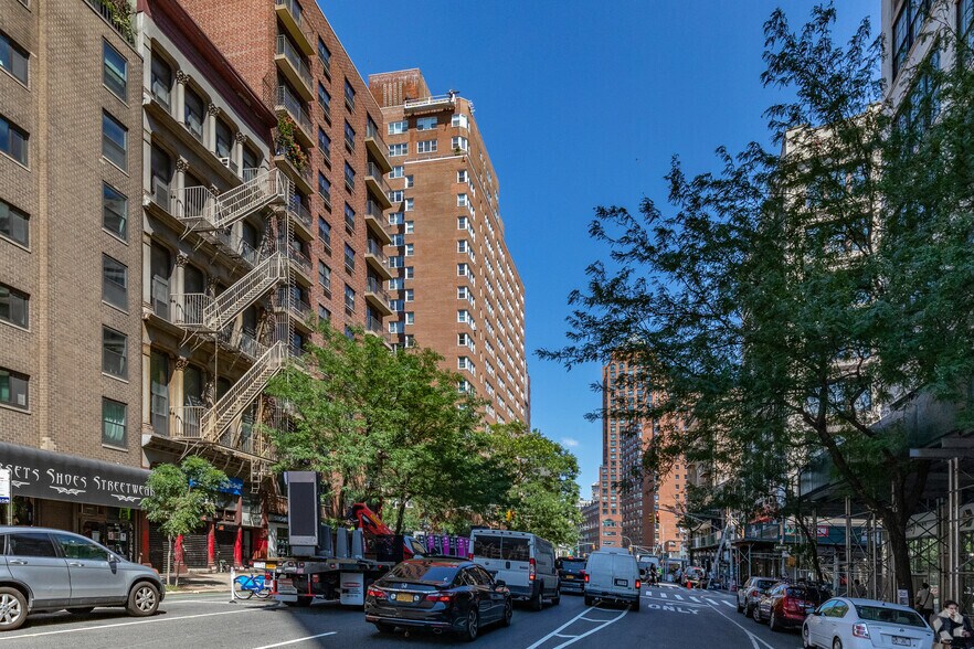 77 E 12th St, New York, NY à louer - Photo du bâtiment - Image 3 de 5