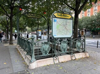 Plus de détails pour Commerce de détail à vendre