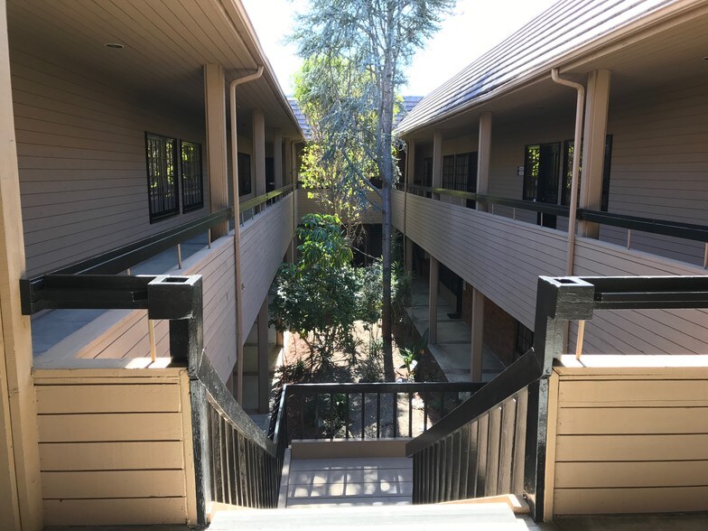 30101 Town Center Dr, Laguna Niguel, CA à louer - Photo du bâtiment - Image 2 de 20