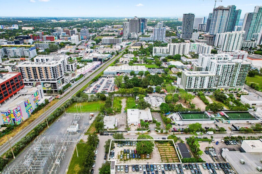 100-118 NE 21st St, Miami, FL à vendre - Photo du bâtiment - Image 3 de 10