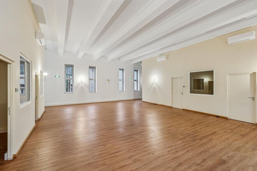 Bureau dans Asnières-sur-Seine à louer - Photo du bâtiment - Image 2 de 8