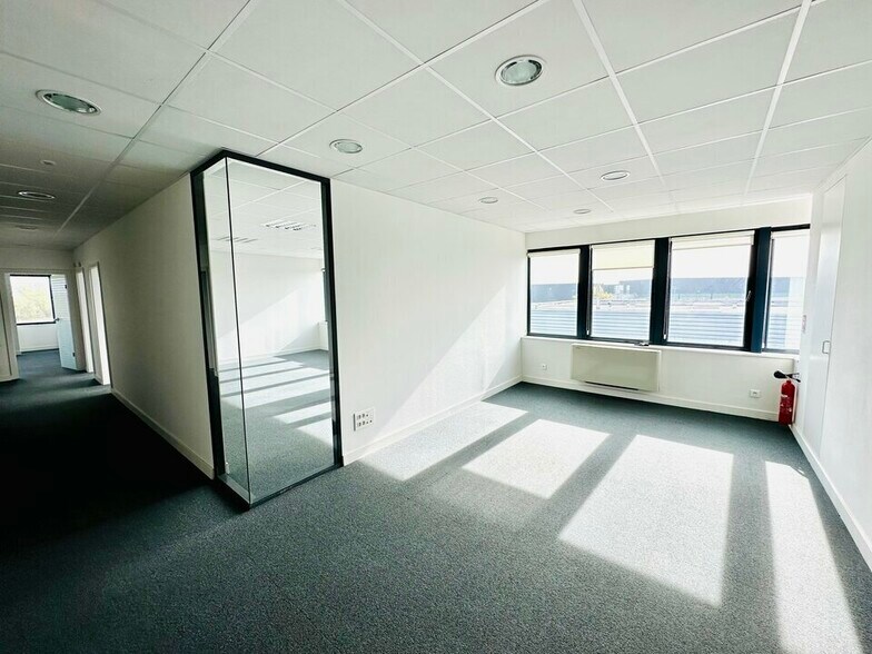 Office in Entzheim for lease - Interior Photo - Image 3 of 9