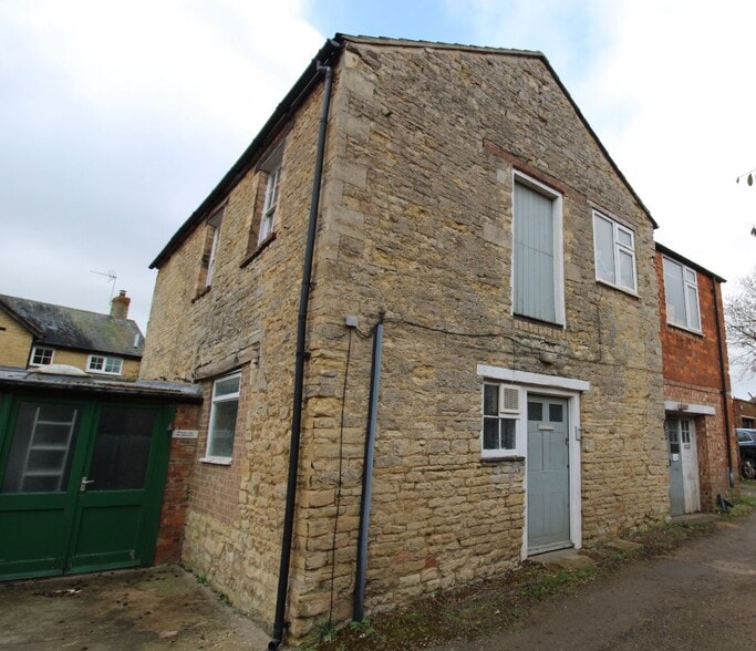 Yardley Rd, Olney for sale - Building Photo - Image 2 of 6