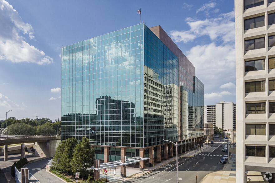 2550 S Clark St, Arlington, VA for lease - Primary Photo - Image 1 of 15