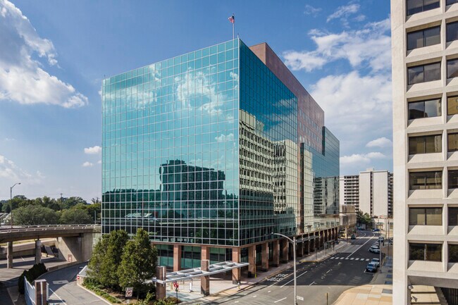 Plus de détails pour 2550 S Clark St, Arlington, VA - Bureau, Bureau/Commerce de détail à louer