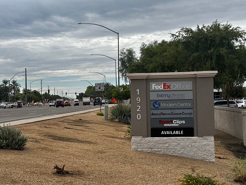1920 S Stapley Dr, Mesa, AZ à louer - Photo du bâtiment - Image 3 de 5