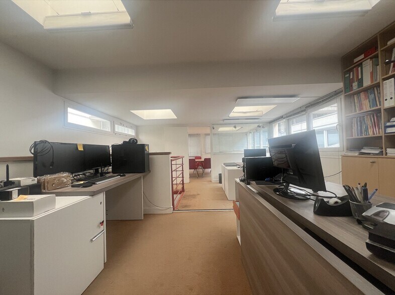 32 Rue Des Volontaires, Paris à vendre - Photo du bâtiment - Image 3 de 15