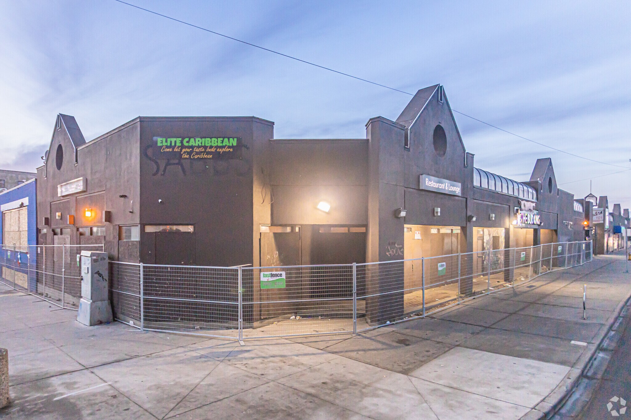 10508-10550 101st St NW, Edmonton, AB à vendre Photo principale- Image 1 de 1