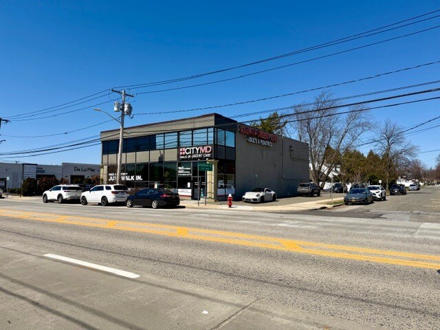 2459 Merrick Rd, Bellmore, NY à vendre - Photo du bâtiment - Image 3 de 7
