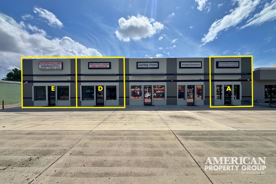 2695 Tamiami Trl, Port Charlotte, FL à louer - Photo du bâtiment - Image 2 de 18