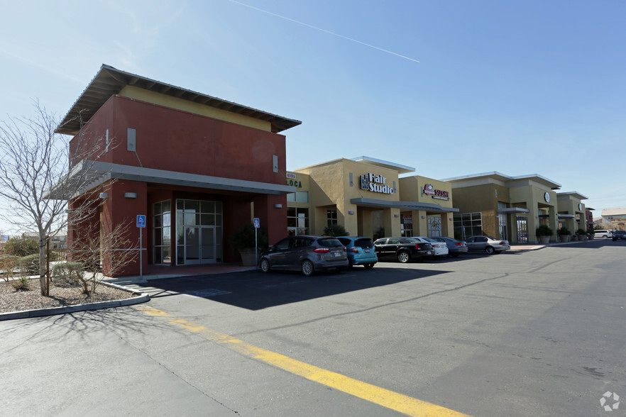 14071-14075 Main St, Hesperia, CA for lease - Building Photo - Image 2 of 5