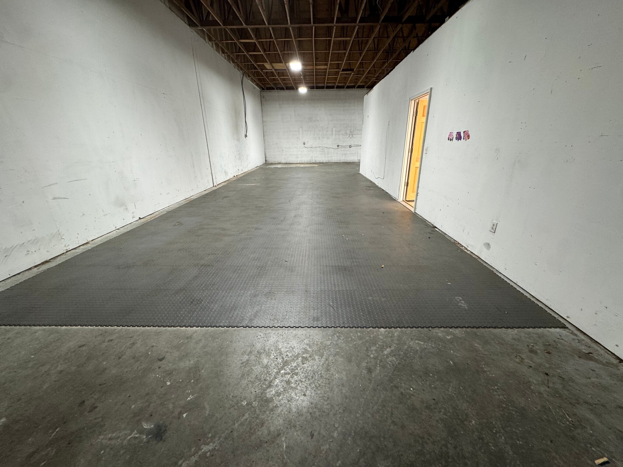 488 La Mesa Rd, Mount Pleasant, SC for lease Interior Photo- Image 1 of 8