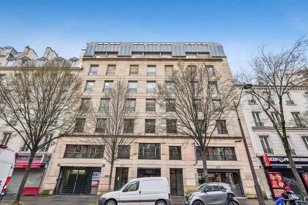 251-253 Rue Du Faubourg Saint-Martin, Paris for sale Building Photo- Image 1 of 10
