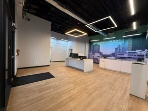 1231 Keosauqua Way, Des Moines, IA for lease Interior Photo- Image 2 of 9