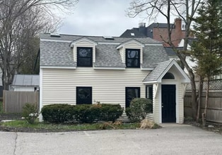 28 Green St, Newburyport, MA for lease Interior Photo- Image 1 of 5