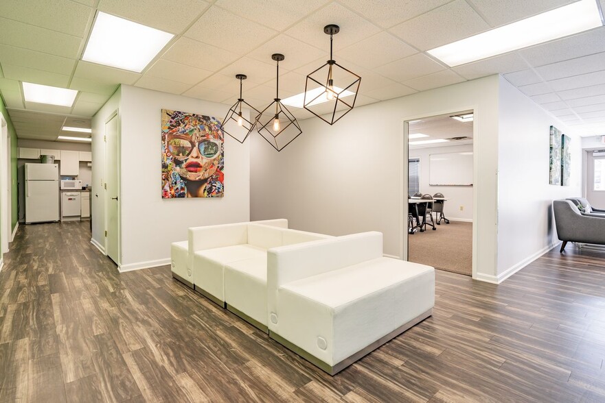 821 Mt Tabor Rd, New Albany, IN for sale - Building Photo - Image 2 of 16