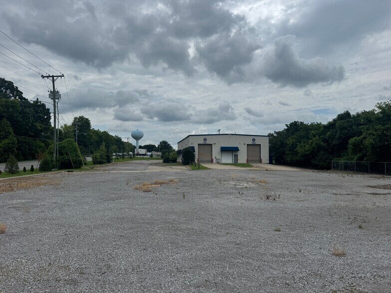 936 Firestone Pky, La Vergne, TN à louer - Photo du bâtiment - Image 3 de 5